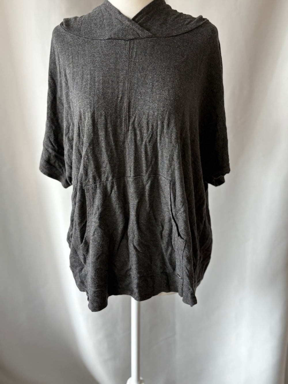 Women’s Bliss Charcoal Gray Hooded Short-Sleeve Pullover Top